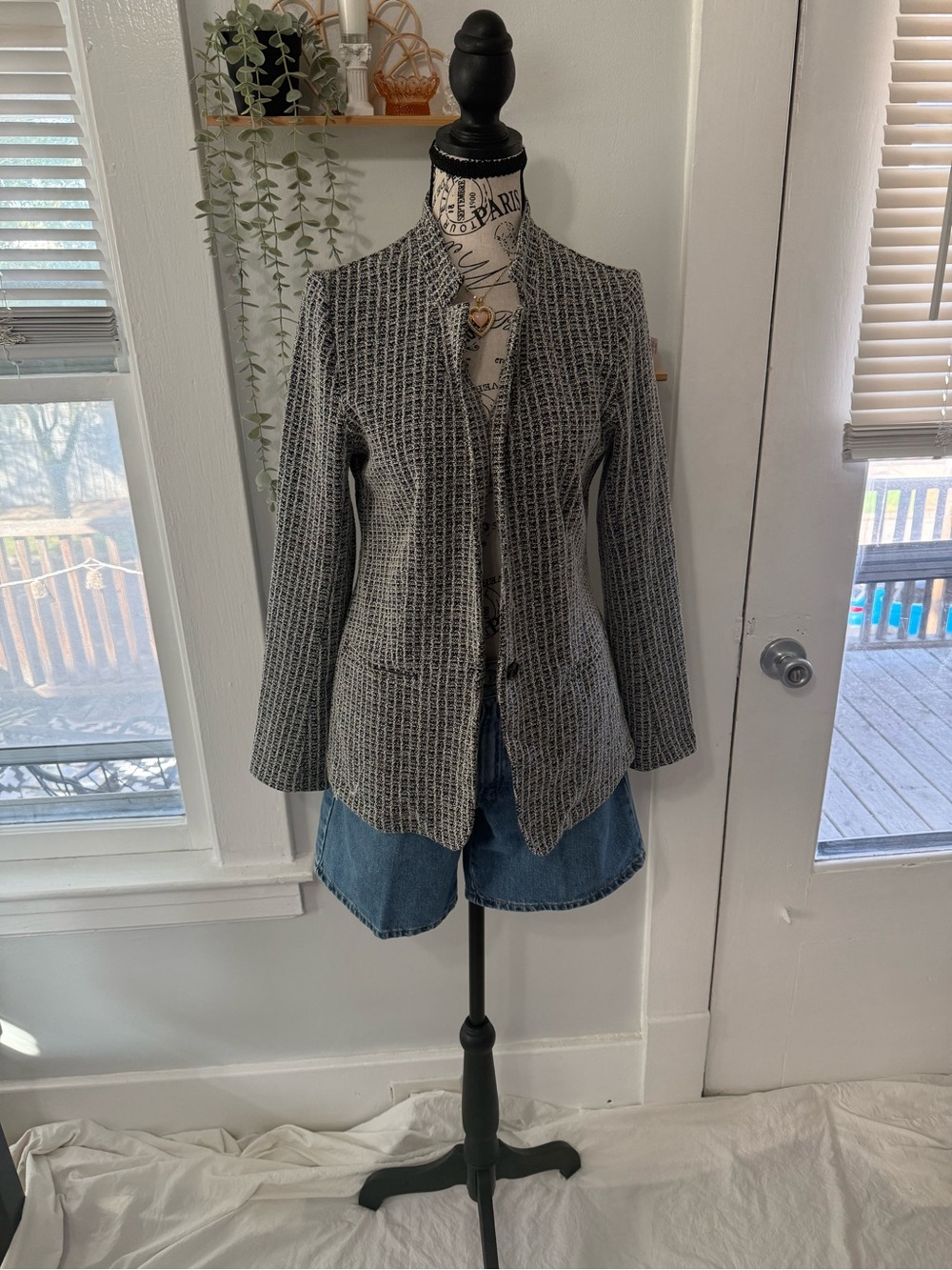 Preppy Y2K chic blazer jacket with button closure Banana Republic brand
